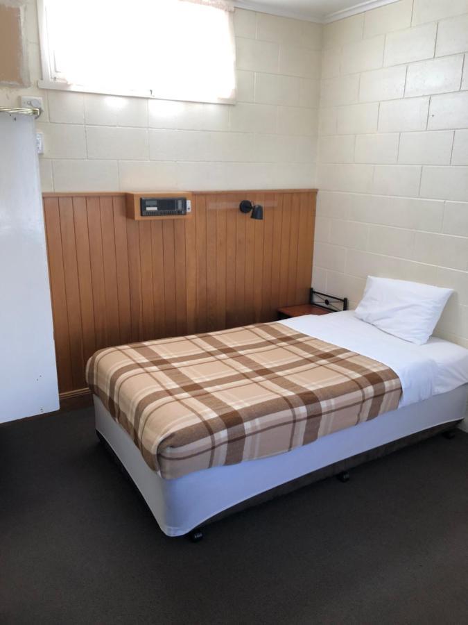 Glossop Motel Winkie Bagian luar foto